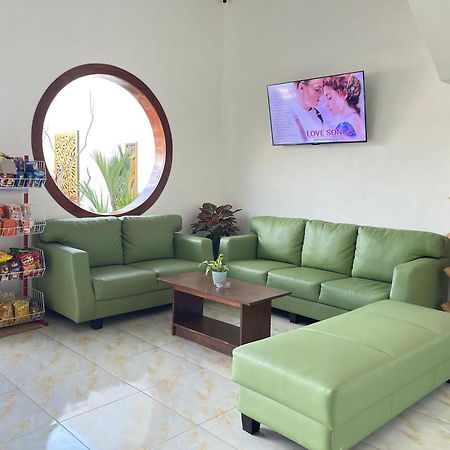 Urbanview Hotel Sakura Kampung Inggris Pare By Reddoorz Dış mekan fotoğraf