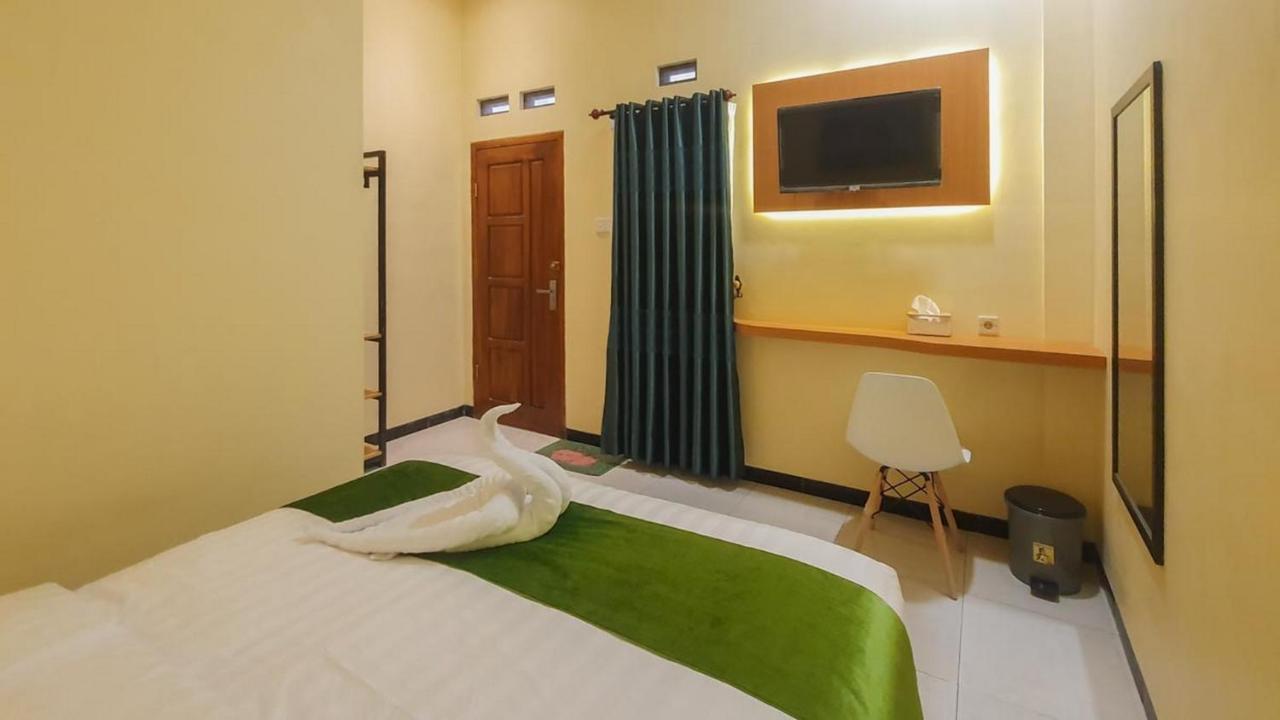 Urbanview Hotel Sakura Kampung Inggris Pare By Reddoorz Dış mekan fotoğraf