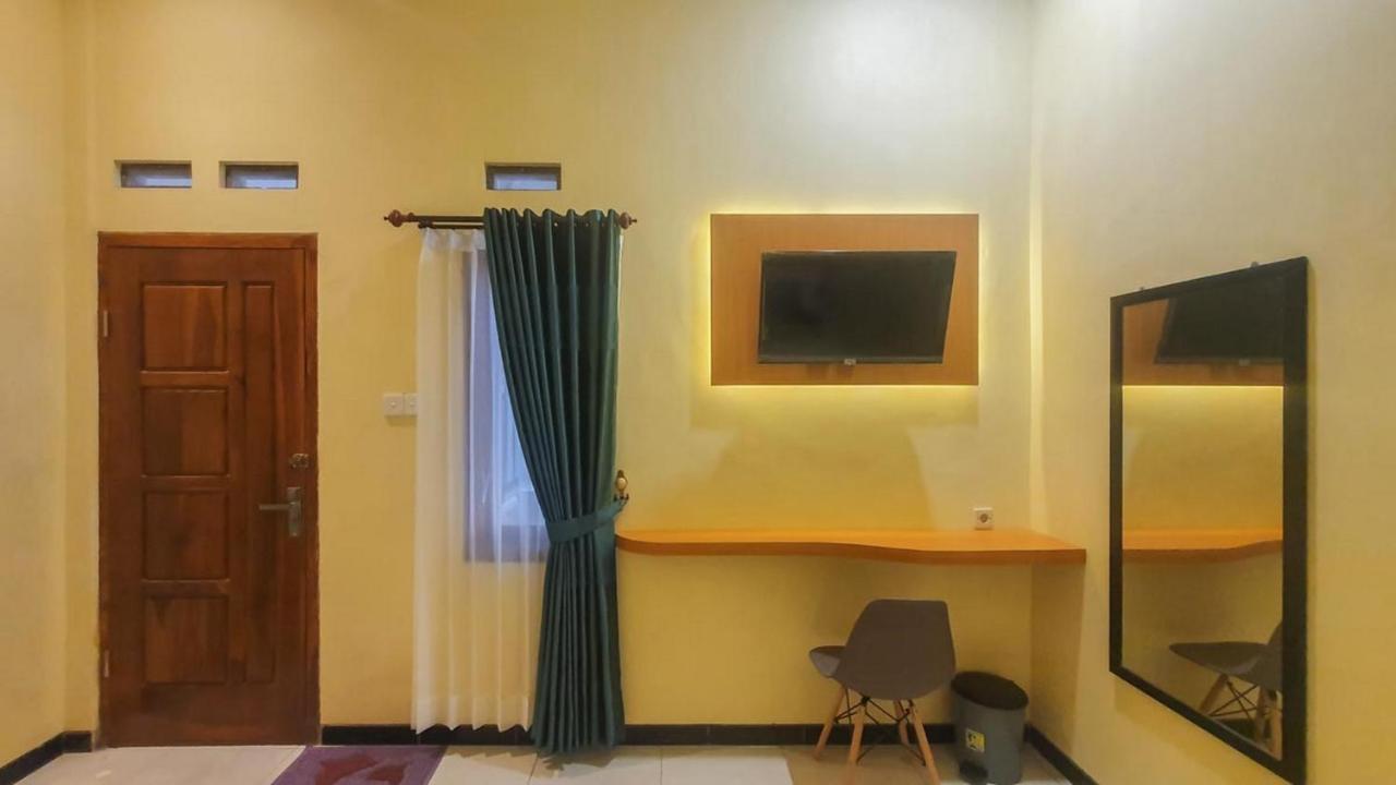 Urbanview Hotel Sakura Kampung Inggris Pare By Reddoorz Dış mekan fotoğraf