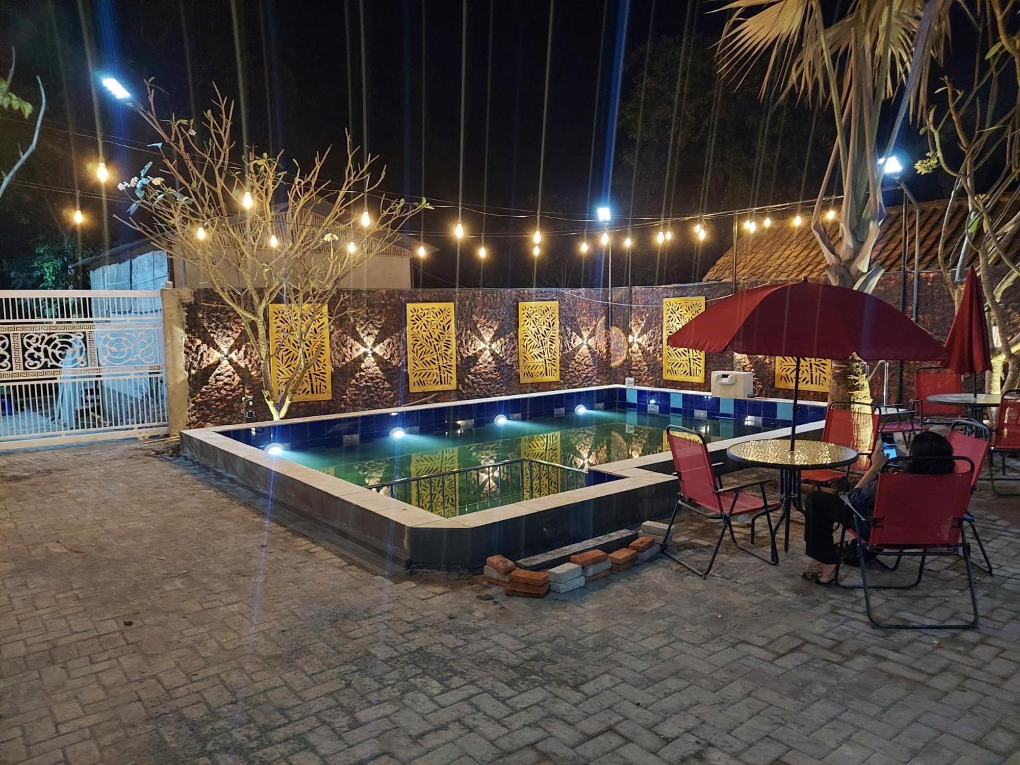 Urbanview Hotel Sakura Kampung Inggris Pare By Reddoorz Dış mekan fotoğraf