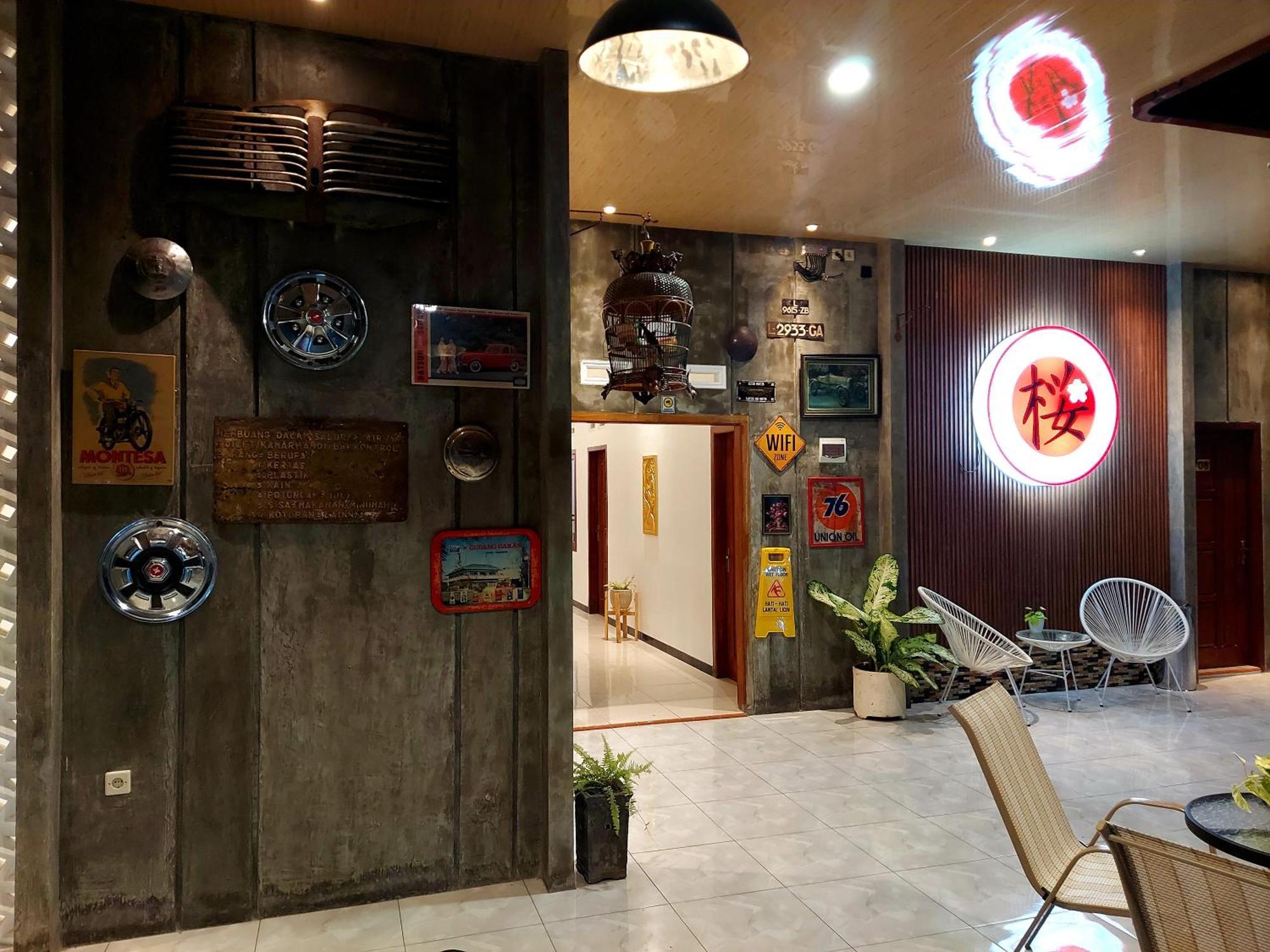 Urbanview Hotel Sakura Kampung Inggris Pare By Reddoorz Dış mekan fotoğraf