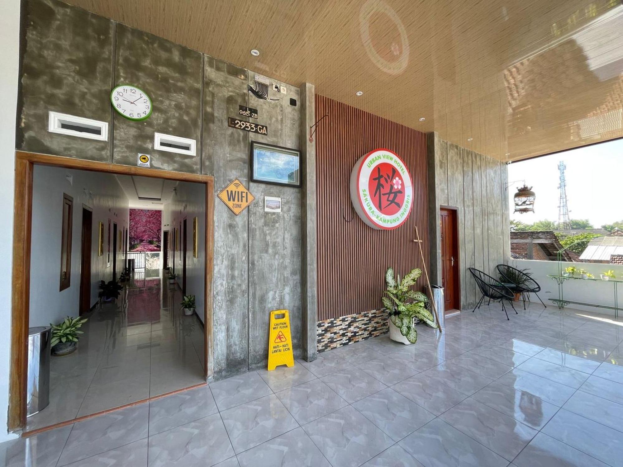 Urbanview Hotel Sakura Kampung Inggris Pare By Reddoorz Dış mekan fotoğraf