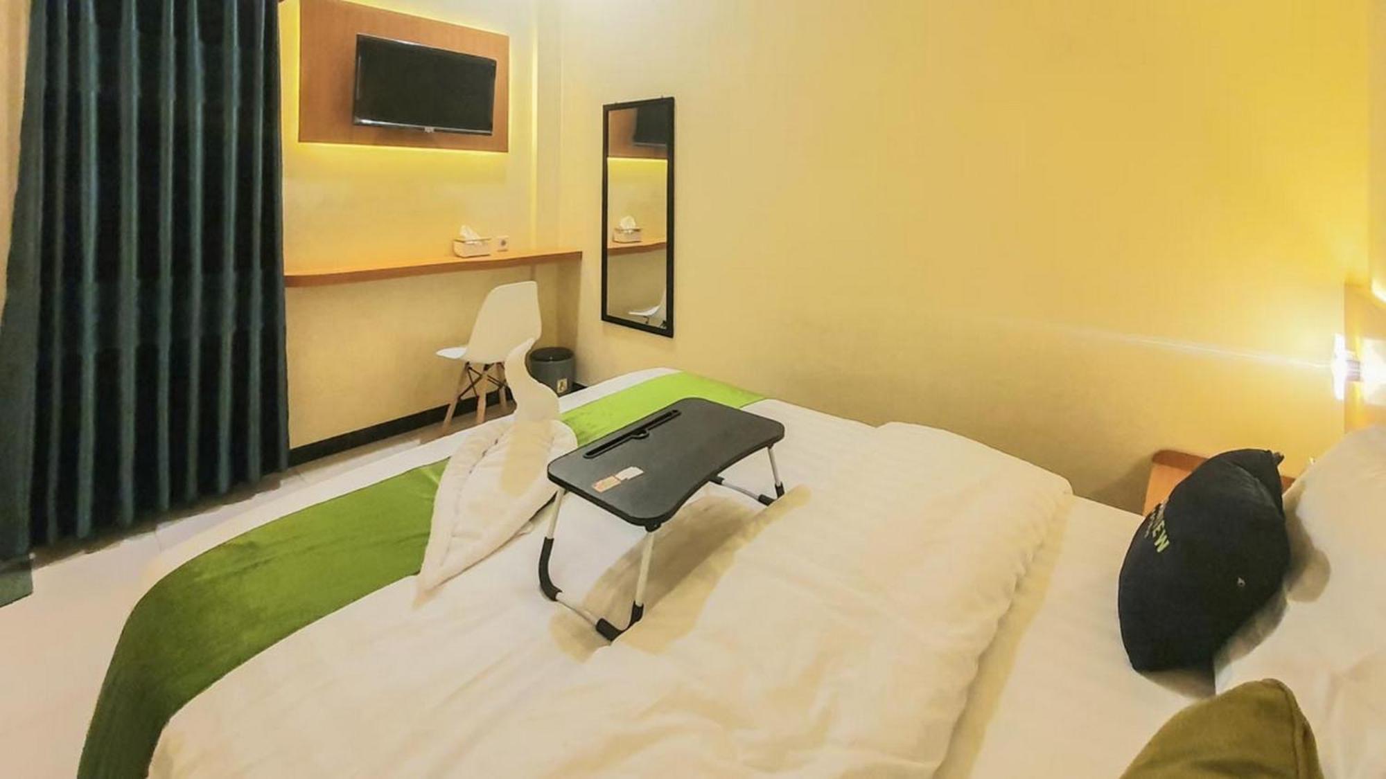 Urbanview Hotel Sakura Kampung Inggris Pare By Reddoorz Dış mekan fotoğraf