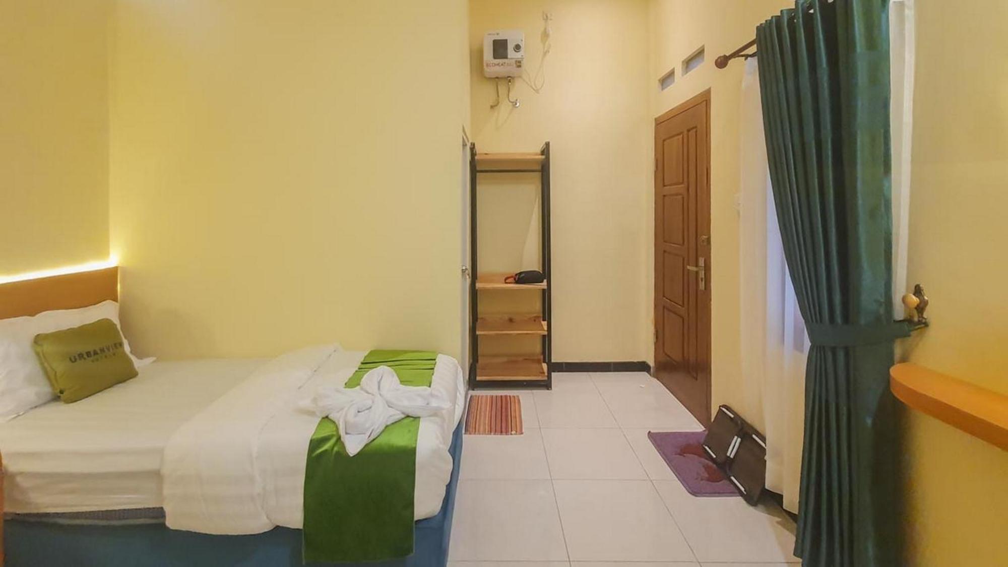 Urbanview Hotel Sakura Kampung Inggris Pare By Reddoorz Dış mekan fotoğraf