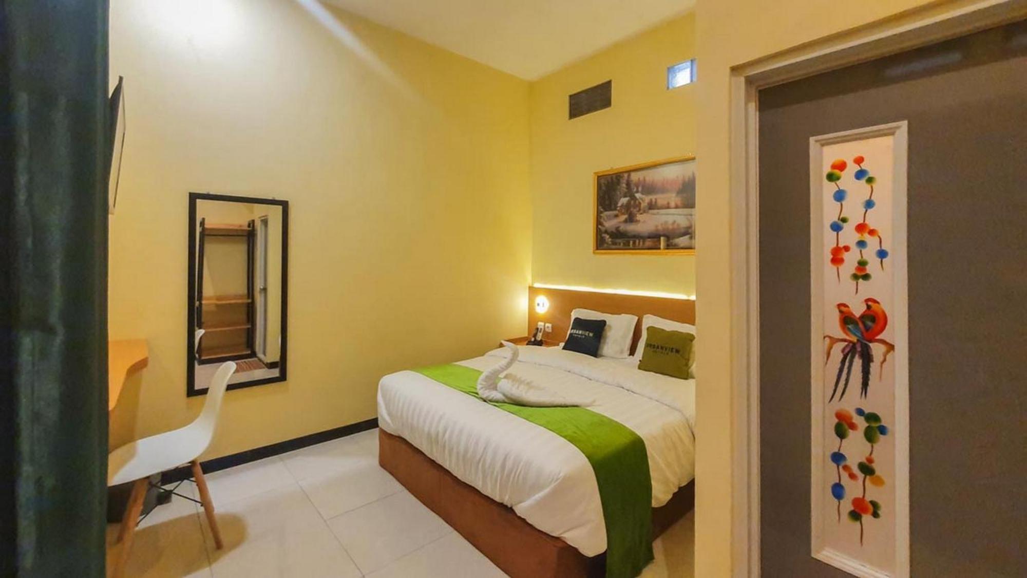 Urbanview Hotel Sakura Kampung Inggris Pare By Reddoorz Dış mekan fotoğraf